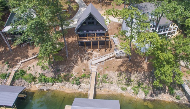 Cabin at Eagle Cove - Great location! Pet-friendly!