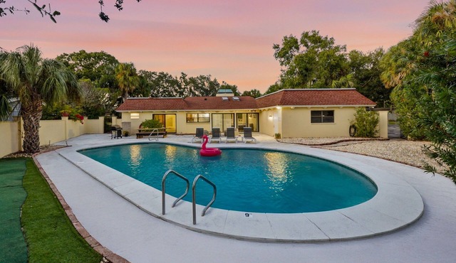 Carroll Cove | 4 Bedrooms | Sleeps 14 | Heated Pool | Carrollwood, Tampa