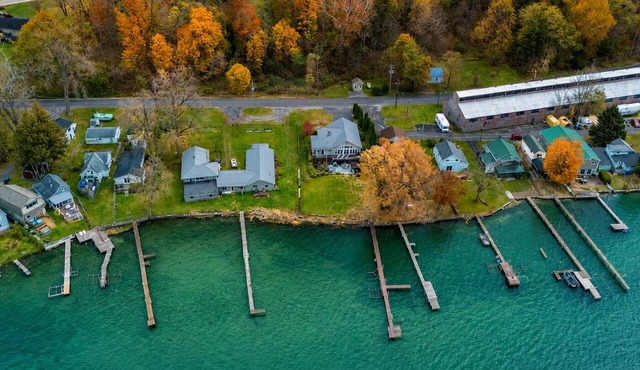 Cayuga Waterfront | Al Fresco Dining | 14 Guests