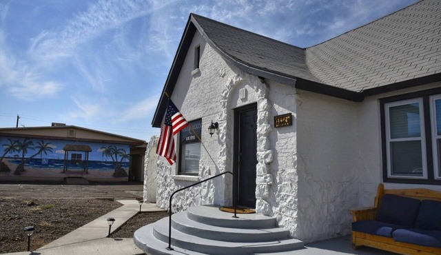 Charming 1920 Tudor-style house, great location!