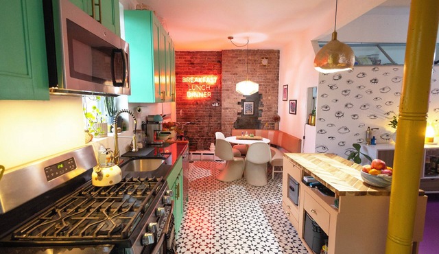 Charming 2-bedroom apartment in fabulous Red Hook, Brooklyn with WiFi and a yard