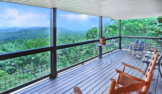 Charming 2-bedroom cabin in fabulous Murphy, NC Next Chapter's Retreat