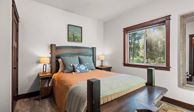 Charming Modern Cabins on a Private Lake - Immediate access to the Water, Surrounded by Total Privacy. Within walking distance to Happy's Inn.