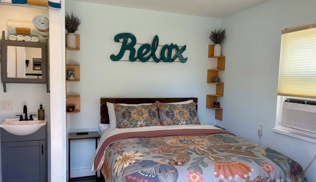 Charming pet friendly studio 350 feet away from the Rodanthe Pier and the beach.