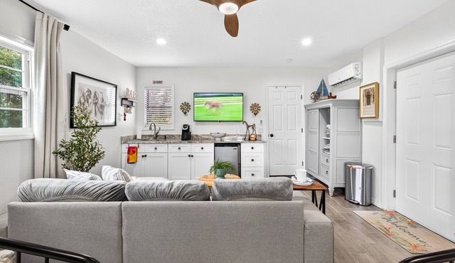 Charming studio with AC and WiFi in lovely Callco Ranch Tampa
