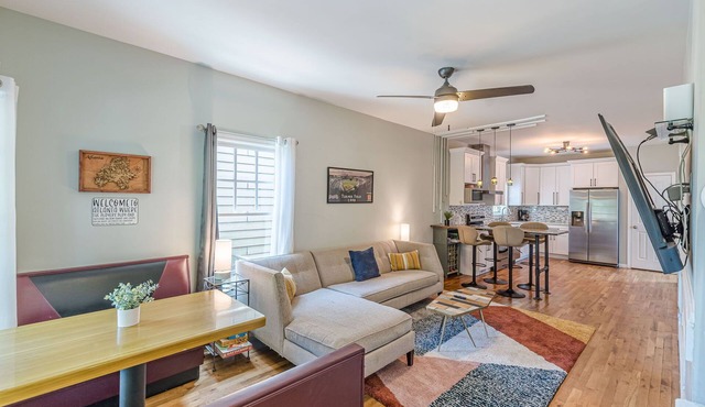 Chic Downtown Bungalow | Walk to Restaurants
