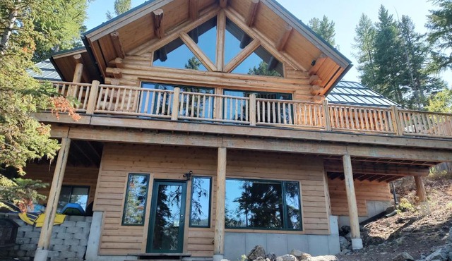 Christys Cottage Waterfront with slide and Ice Shanty