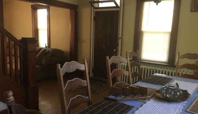Classic Farmhouse. Sleeps 6. One mile from 7 Springs Ski Resort!