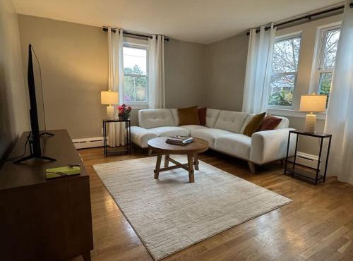 Comfortable 4 Bed Home close to Gillette