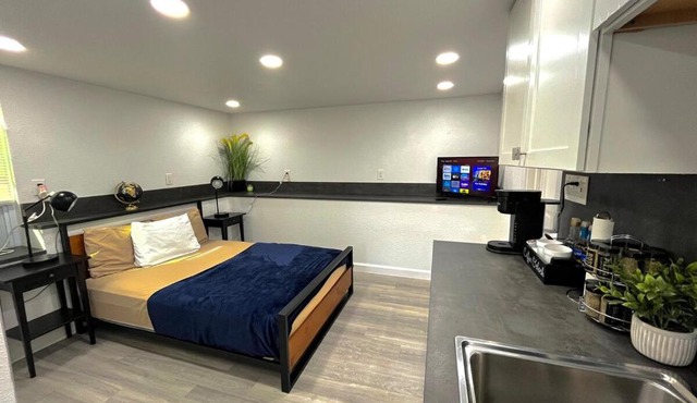 Comfortable Studio Near Downtown Atl Sleeps 2 Free Parking
