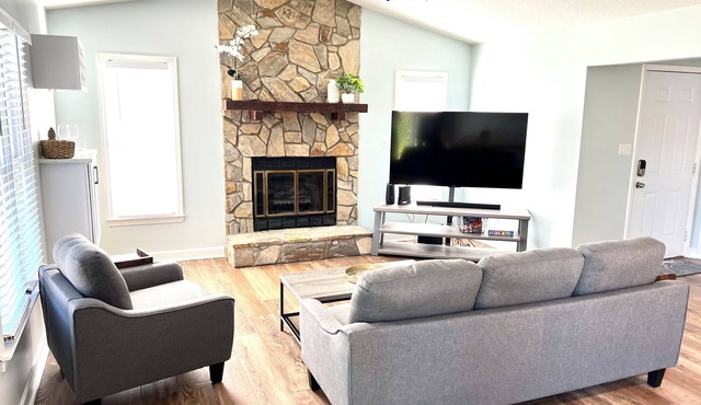 Comfy 3BR Hidden Gem in a perfect quiet location.