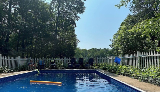 Country Charmer with Private Swimming Pool + 5 Bedrooms