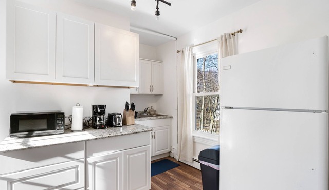 Country Getaway| Free parking | Centrally Located