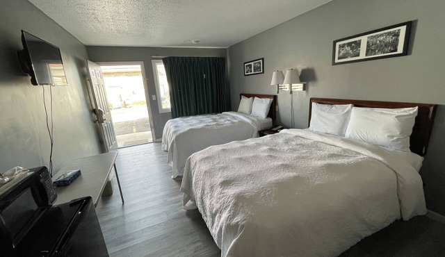 COVERED BRIDGE INN & SUITES