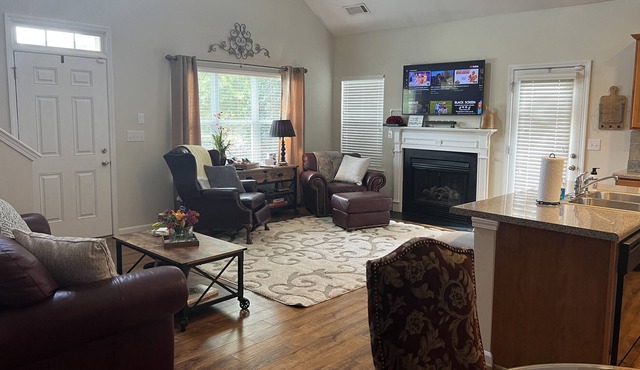Covington 3 bedroom/3 bath, near Cinelease
