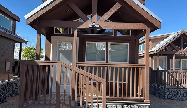 Cozy 2-bedroom cabin #107 in beautiful Moab with AC, WiFi