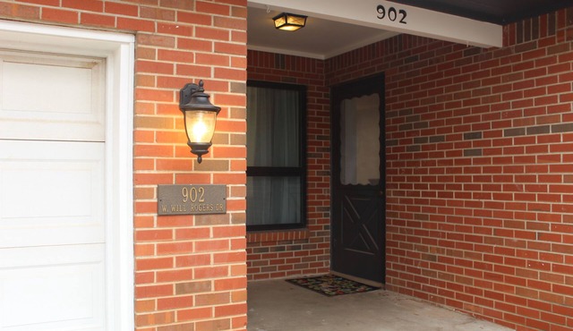Cozy and spacious 4-bedroom house in the heart of campus. Walk to Boone Pickens!