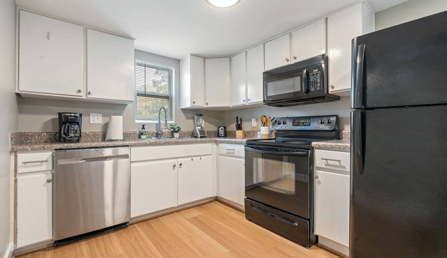 Cozy Bungalow Retreat Near Avondale & City: 3 Beds