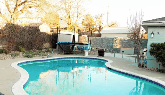 Cozy home with a pool, hot tub & steam shower