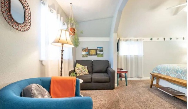Cozy Solar Cottage on the West Side