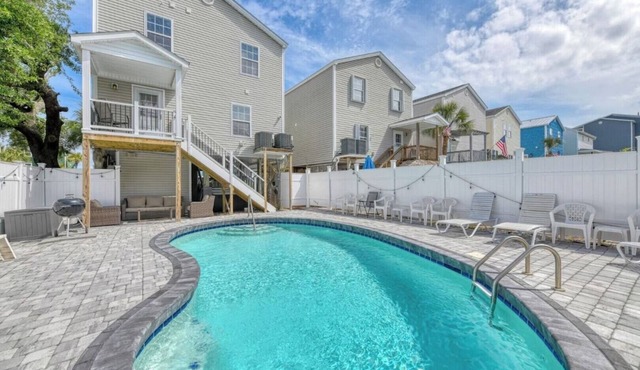 Crystal Blue Persuasion - Renovated 4 Bdr Second Row Beach House, Private Pool