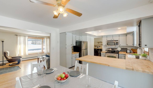Deck & Fire Pit: Cozy Escape in Morrisville!