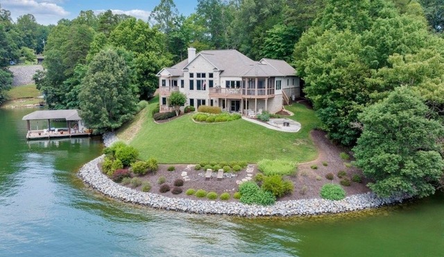 Deep Water Lakefront Oasis 5br+3 Flex Rooms: Deep Dock+Firepit+Kayaks; Sleeps 18