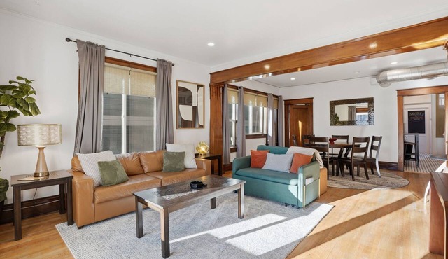 Delightful 2-bedroom apartment in the Heart of Salt Lake City! Close to U of U.
