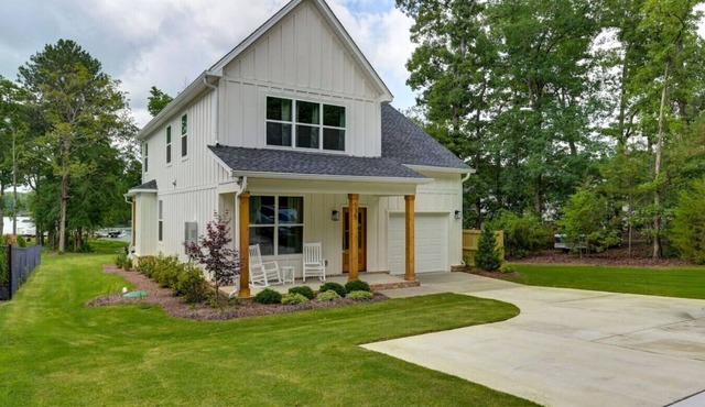 Dockside on Rocky Ridge | Lakefront + Sleeps 10