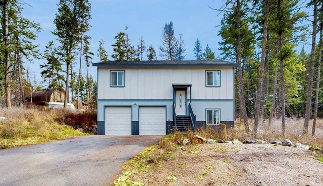 Dog-friendly home with deck & firepit, walk to 500+ acres of off-leash trails
