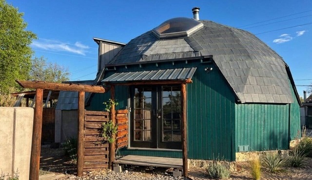 Dome Home between Santa Fe & Taos - near Starbucks, Dining, Casinos, Los Alamos