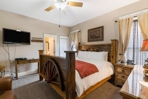 Dreams2Reality | Historic Branson Hotel - Horseshoe Room - Downtown