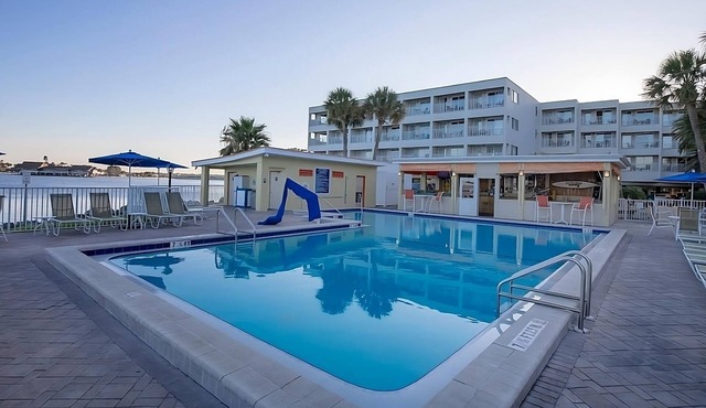 Dreamy Waterfront Escape! Relaxing Bay View Accommodation w/Balcony | Pool