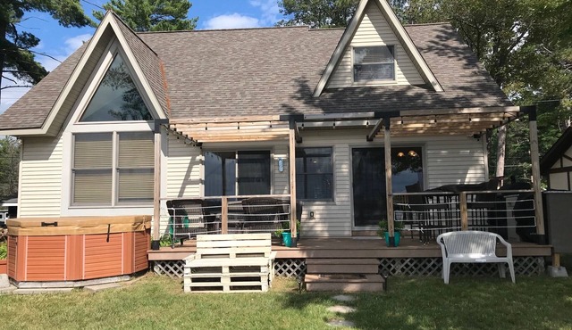 East Twin Lake House - 2 Minutes to town