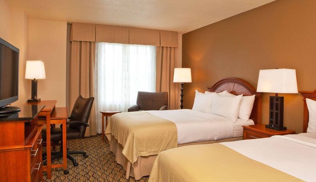 Enjoy a Peaceful Retreat! Steps from NEW World of Coca-Cola, Pet-Friendly