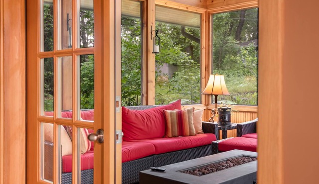 ENTIRE HOME IN MINNETONKA WITH 3 SEASON ROOM!