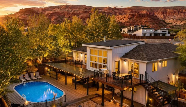 Exclusive Retreats 6 Bedroom 6 Bath Desert Paradise with Private Heated Pool