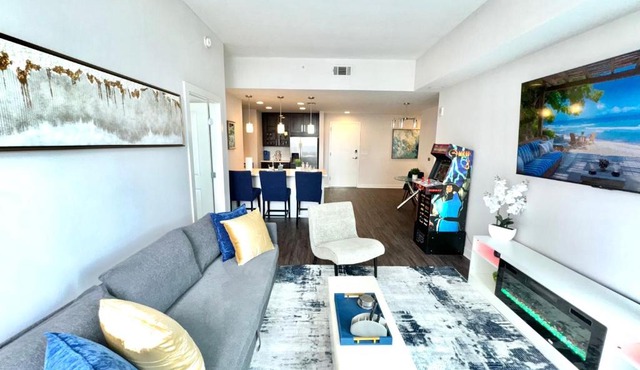 Executive 3BR Buckhead PenthousePoolBalconyWalk to Lenox,Phipps Plaza & Marta