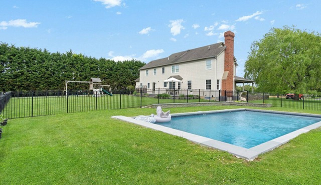 Expansive North Fork Estate on almost 3 Acres, Close to Vineyards and.