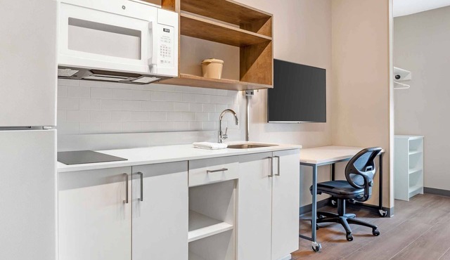 Experience Modern Comfort Near Sarasota's Attractions