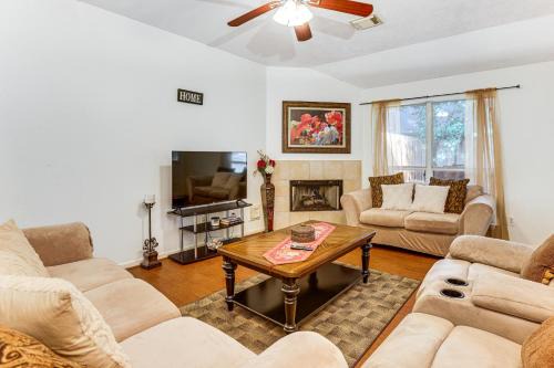 Explore Houston & Beyond! Spring Home w/Backyard in Spring