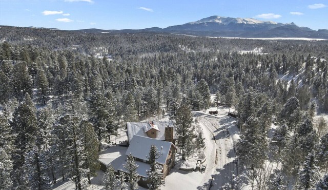 Family friendly, Hot tub, GAME ROOM, Pikes Peak Views