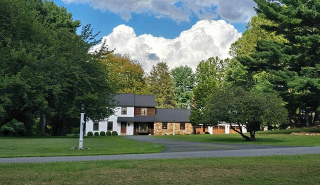 FIFA Spacious 4-bedroom house in peaceful Chadds Ford with AC,