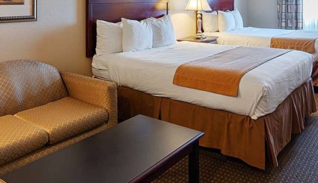 Franklin Inn & Suites