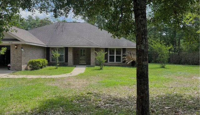 Gulf Coast Hideaway/Silverhill: Spacious 4/2 house & pool, lots of outdoor space