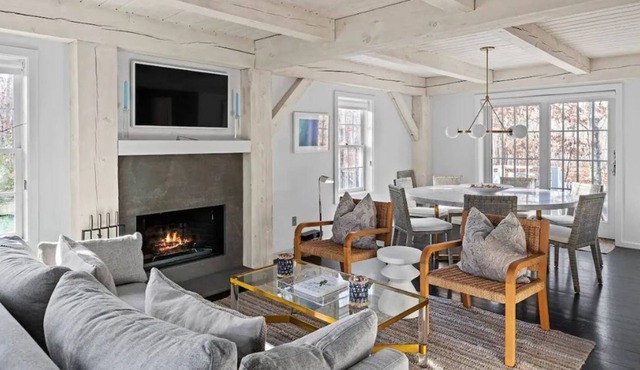 Hamptons Designer Cottage w Pool by Wölffer Estate