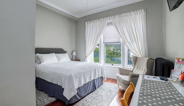 Hatch House Bed & Breakfast