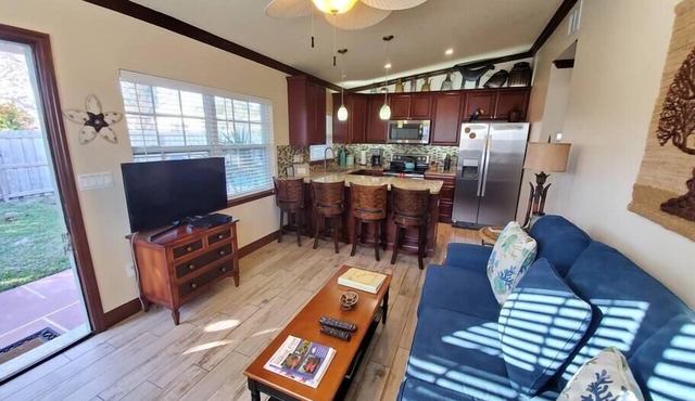 Hawaiian Cottage-Constant Heated Pool,East of A1A!