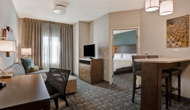 Hearing Accessible 1-Bedroom Suite w/Kitchen