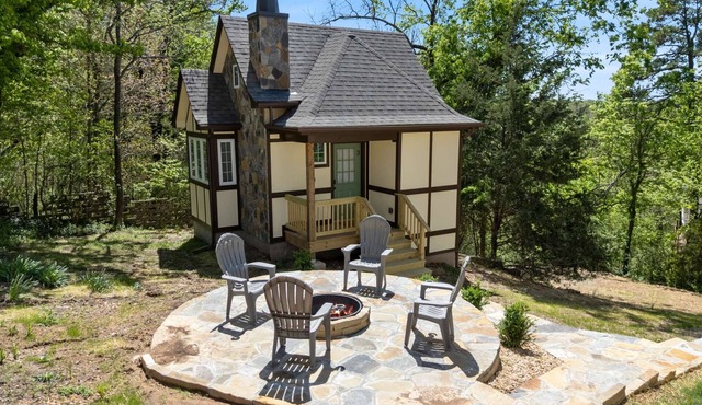 Hearthstone Hideaway at Tudor Suites